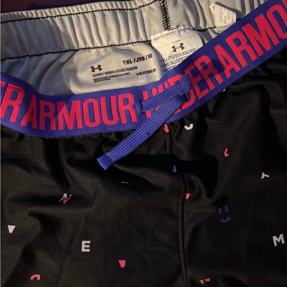 3 Pair Under Armour shorts - Picture 6 of 8